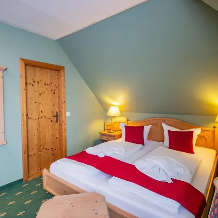 Schloss Hotel 3*